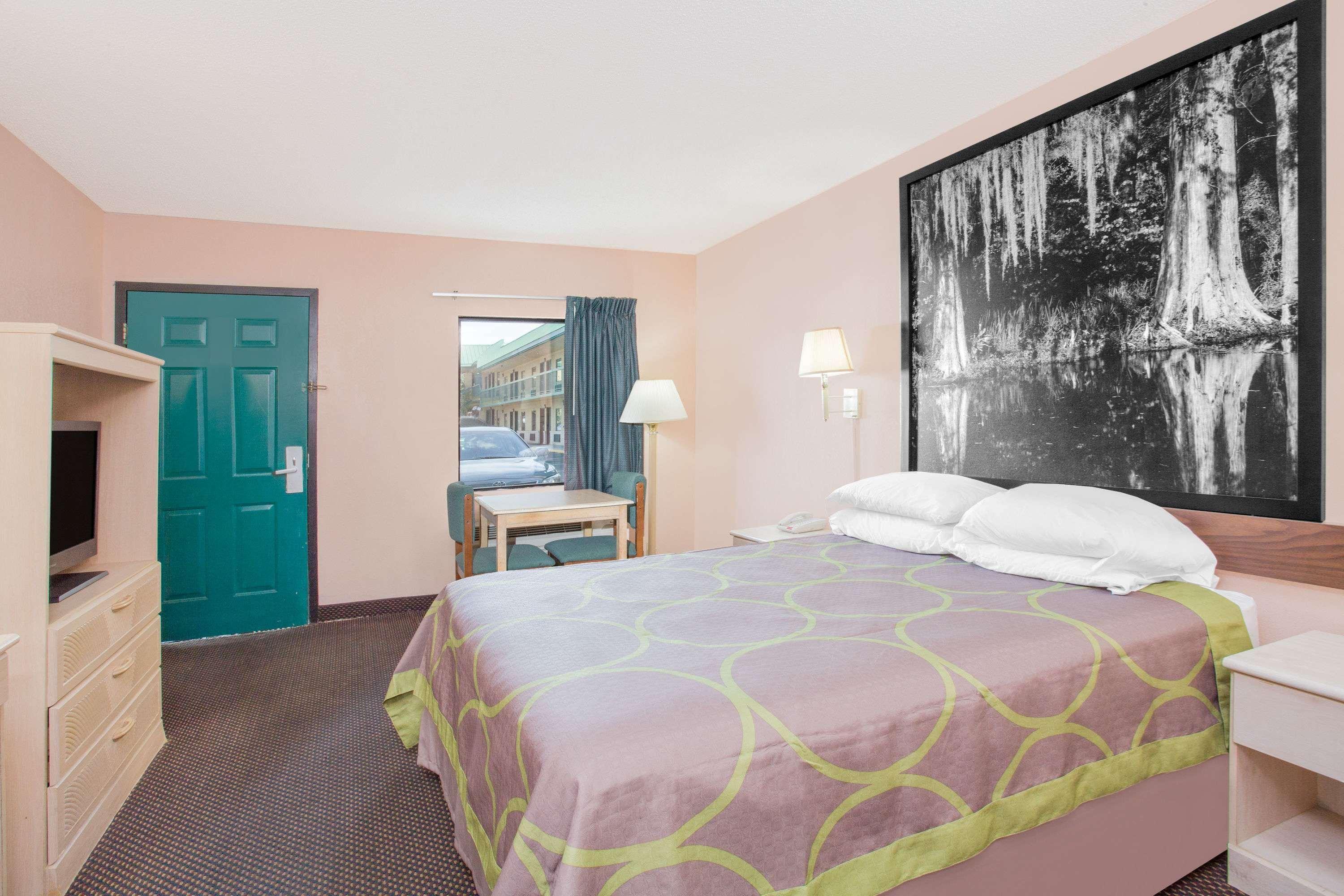 Super 8 By Wyndham Columbia Exterior foto